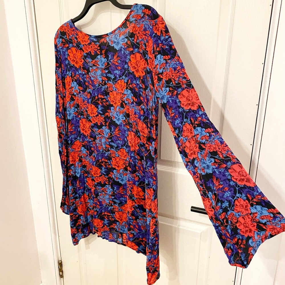 Backless flare sleeve shift dress 🌹